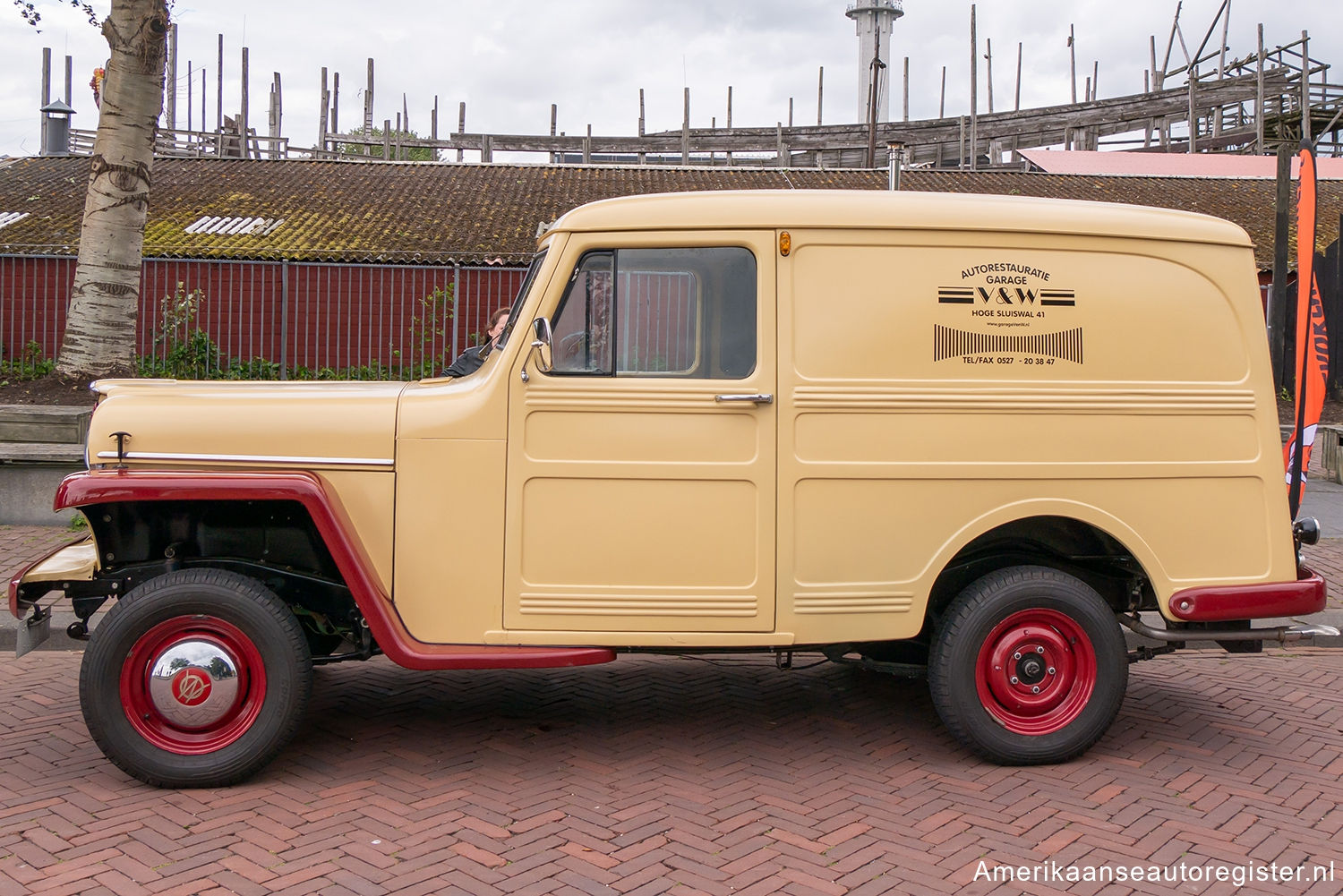 Jeep Willys Station Wagon uit 1953